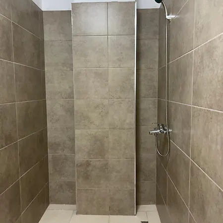 The 5 Maji Escape アパート ティラナ